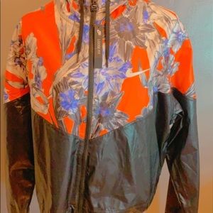 nike wind breaker